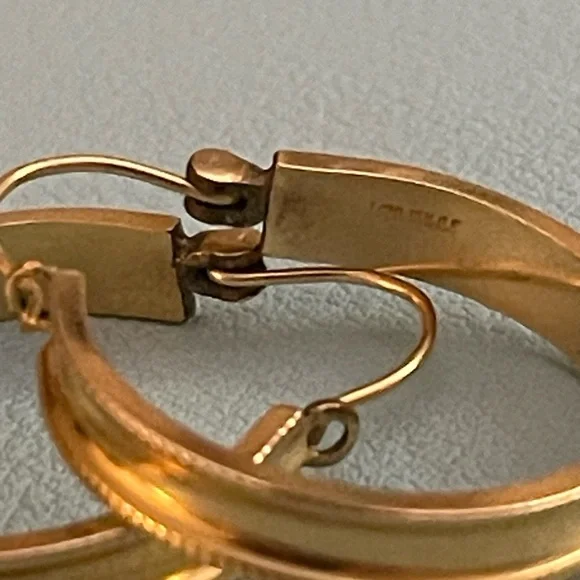 Elegant Gold VINTAGE Hoop Earrings - Picture 7 of 9